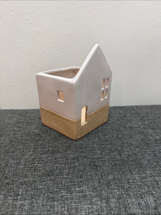 NWOT Threshold House Shaped Ceramic Houses (4)